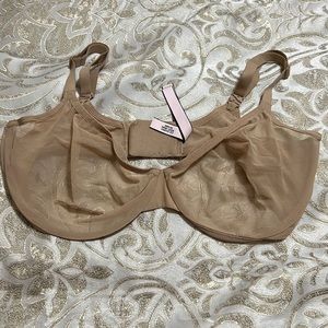 Victoria’s Secret Body by Victoria unlined Demi